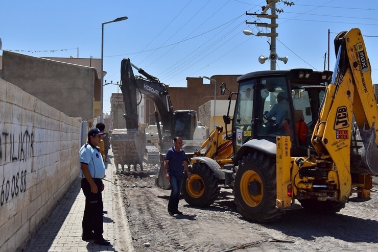 Ceylanpınar’da Gazi Caddesi Sıcak Asfalta Kavuşuyor