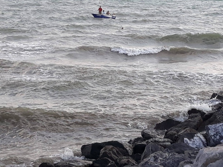 Suriyeli İki Kız Çocuğundan Biri Denizde Boğuldu