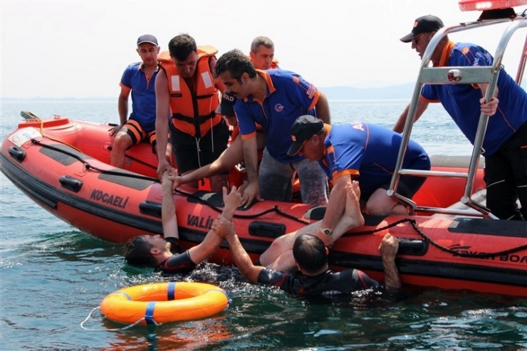 Afad’dan Sapanca Gölü’nde Gerçeği Aratmayacak Kurtarma Tatbikatı