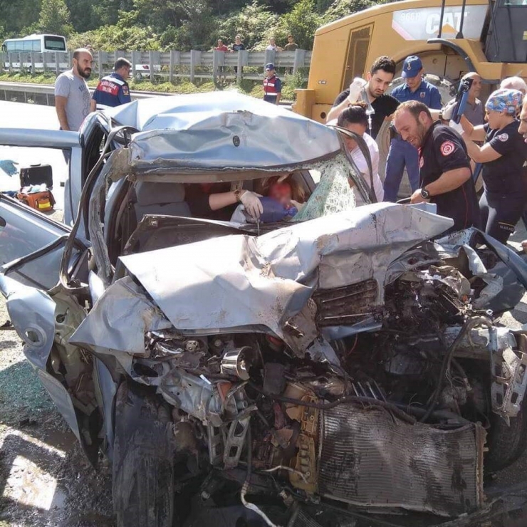 Artvin’deki Kazada Acil Tıp Teknikeri Ağır Yaralandı