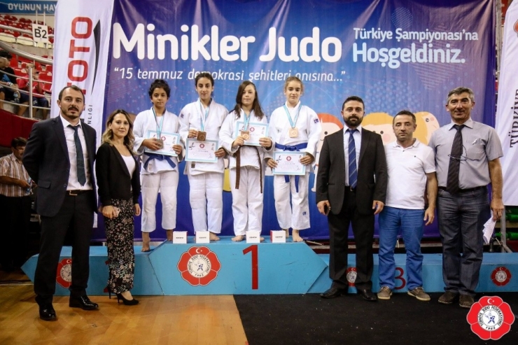 Kağıtspor, Türkiye Minikler Judo Şampiyonası’nda Zirvede