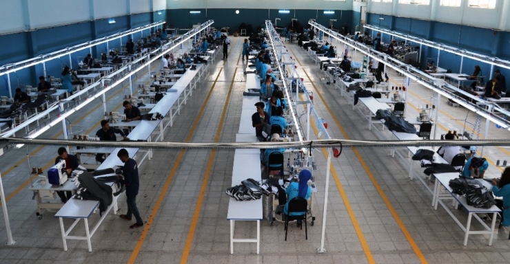 Van’da Açılan Tekstil Fabrikası 110 Kişiye Ekmek Kapısı Oldu