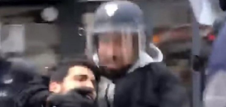 Fransa’da Macron’un Güvenlik Danışmanı Polis Kılığında Eylemci Dövdü