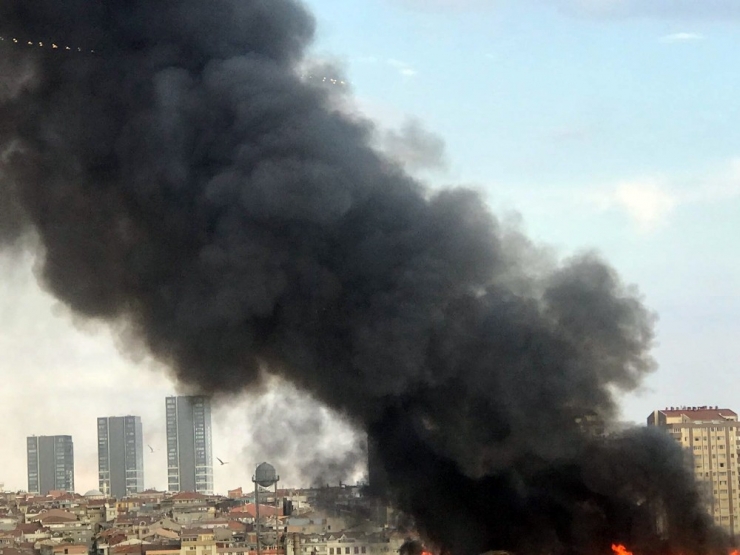 Zeytinburnu’nda Eski Tekstil Atölyesinde Korkutan Yangın
