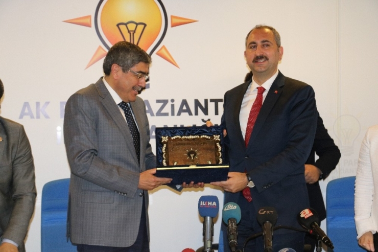 Adalet Bakanı Gül’den Ak Parti Gaziantep İl Başkanlığı’na Ziyaret