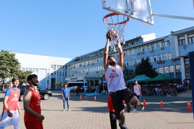 Bingöl’de Sokak Basketboluna Yoğun İlgi