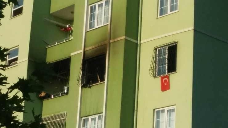 Gaziantep’te Apartmanda Çıkan Yangın Korkuttu