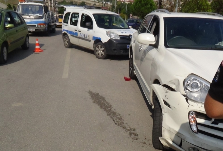 Karabük’te İki Otomobil Çarpıştı: 8 Yaralı