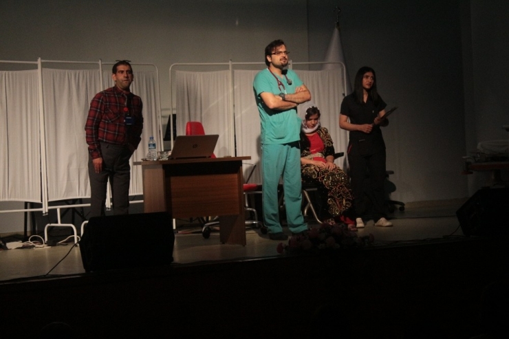 Tiyatro Oyunuyla Sağlık Çalışanlarına Yönelik Şiddete Dikkat Çekildi