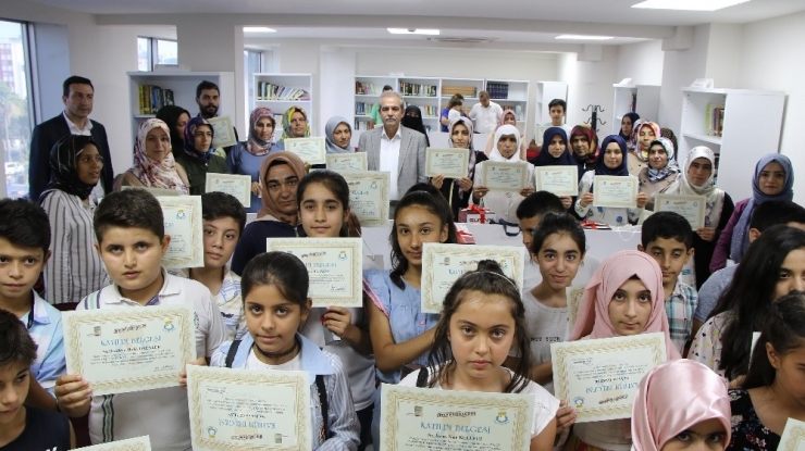’Annemle Okuyorum’ Projesinde Derece Girenler Ödüllerini Aldı