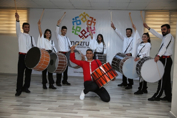 Mazruna Halk Dansları Ekibi Türkiye’yi Temsil Edecek