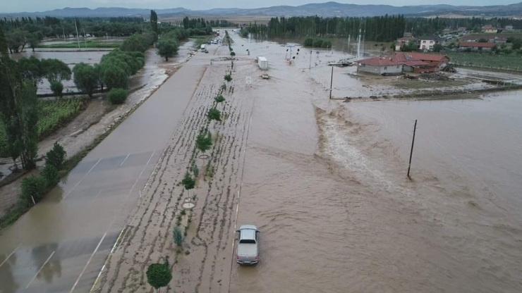 Afyonkarahisar’da Sel Felaketi Hayatı Felç Etti