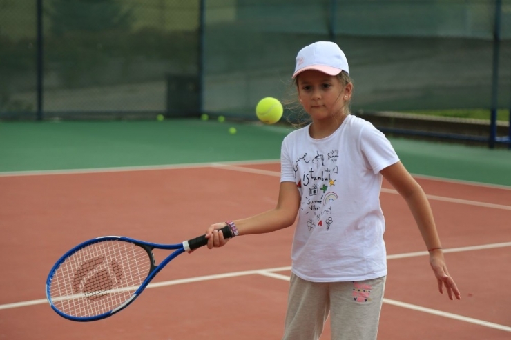 Genç Durak’ta Ücretsiz Tenis Dersleri
