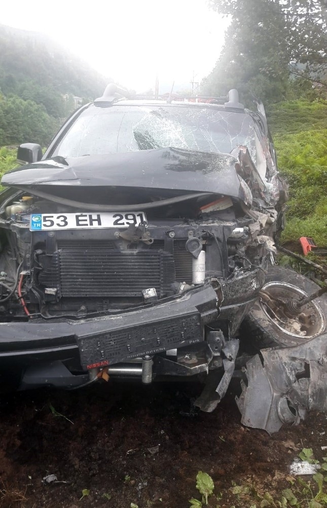 Rize’de Trafik Kazası: 2 Yaralı