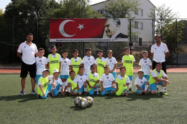Yenimahalle’de Futbol Yaz Okulu Devam Ediyor