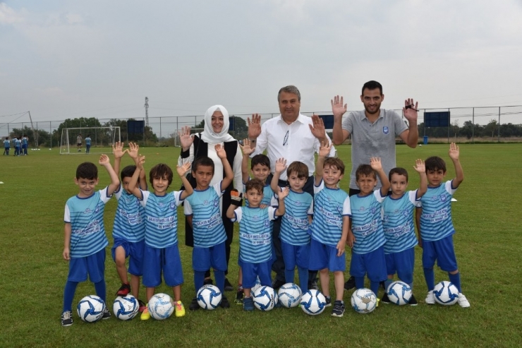 Başkan Çerçi Küçük Futbolcularla Buluştu