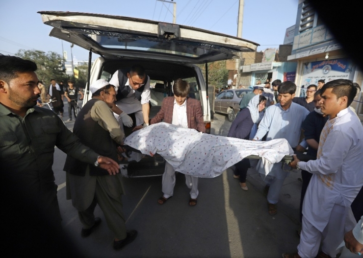 Afganistan’da Bir Okula Düzenlenen Bombalı Saldırıda Ölü Sayısı 48’e Yükseldi