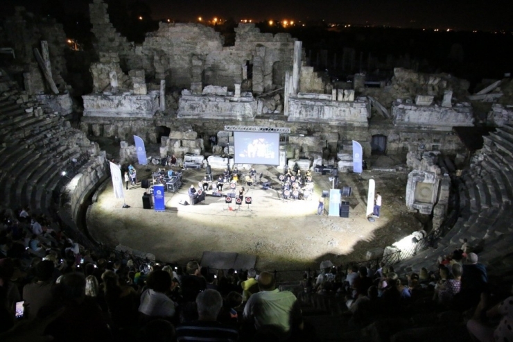 Side Antik Tiyatro’sunda, Film Müzikleri Yankılandı