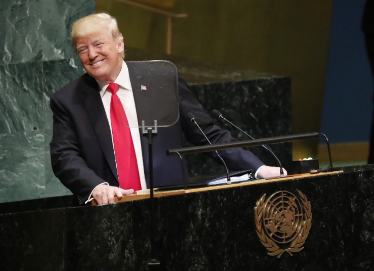 Dünya Liderleri Trump’a Güldü