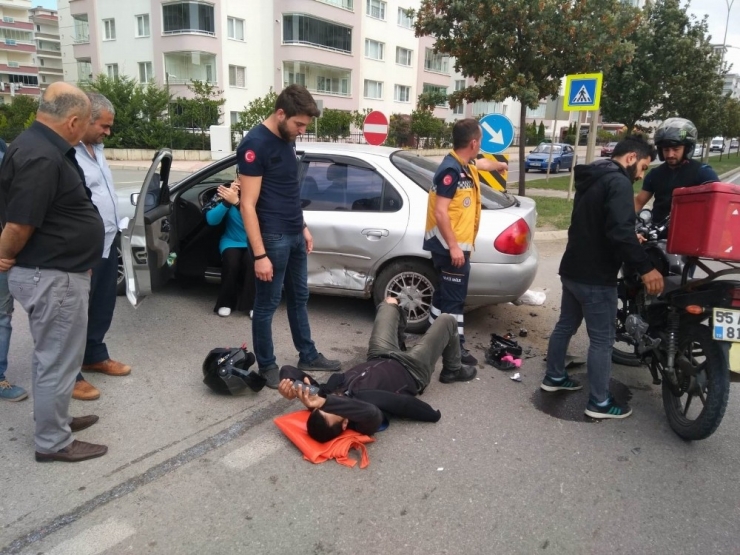 Samsun’da Motosiklet Otomobile Çarptı: 1 Yaralı