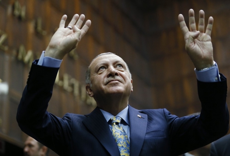 Cumhurbaşkanı Recep Tayyip Erdoğan, "Bugün Emeklilikte Yaşa Takılanlar Diyerek Kampanya Yürütenlerden Büyük Bir Bölümü Emekli Maaşı Almaya Başladıktan Sonra Resmi Ya Da Gayri Resmi Olarak Çalışmayı Sürdürecektir. Hal Böyleyk