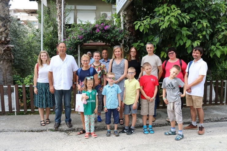 Litvanyalı Lösemili Çocuklar Alanya’da Terapi Görüyor
