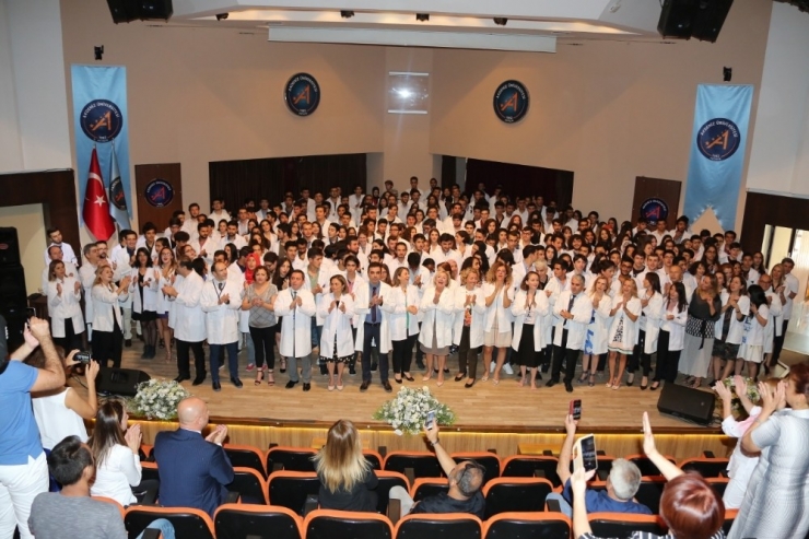 Antalya’da 265 Hekim Adayı ‘Beyaz Önlük’ Giydi