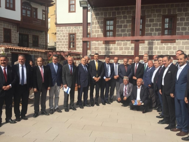 Ak Partili Özhaseki Ankaralı Sivil Toplum Örgütü Başkanlarıyla Buluştu