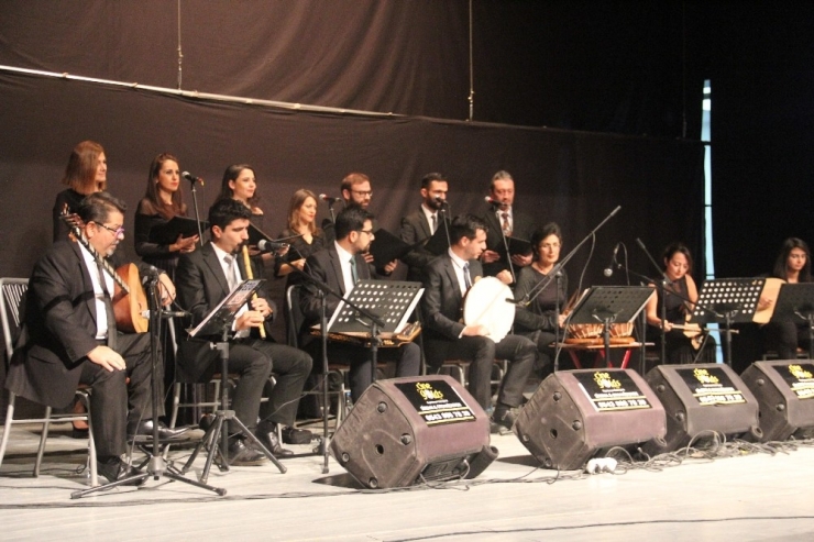 Omar Türk Müziği Hakkari’de Konser Verdi