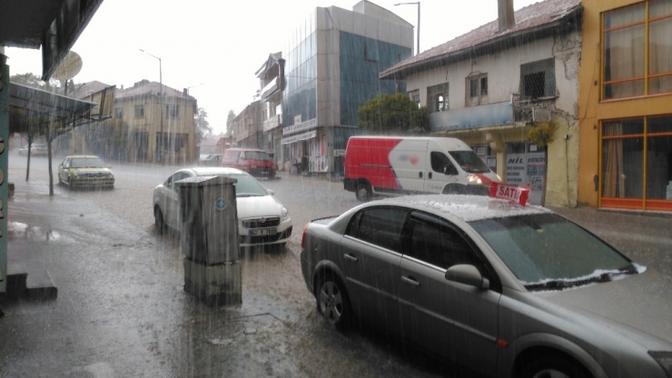 Yunak’ta Şiddetli Yağış
