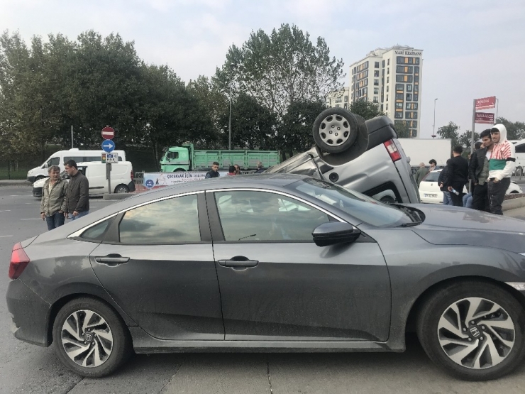 Şişli’de Araç Takla Attı: 2 Yaralı