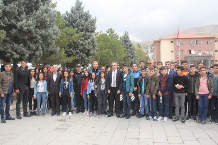 Hakkarili 150 Öğrenci Çanakkale Ve İstanbul’a Uğurlandı