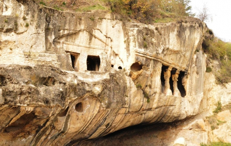 Paflagonya Dönemi’ne Ait ‘Kaya Mezarları’ Turizme Kazandırılacak