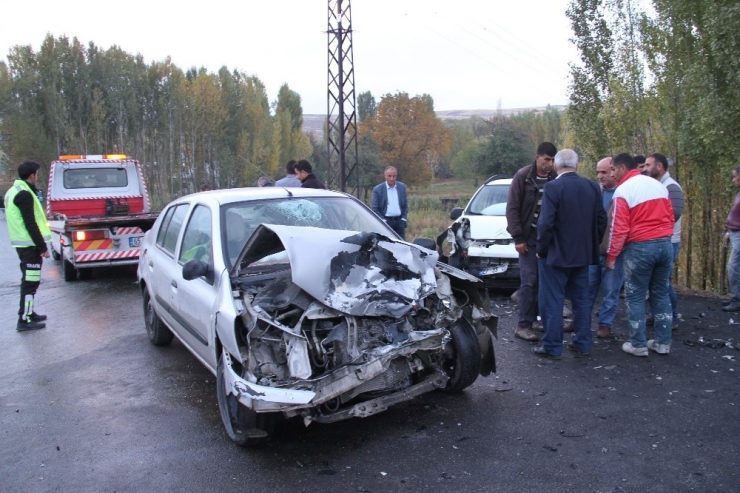 Muradiye’de Trafik Kazası: 3 Yaralı