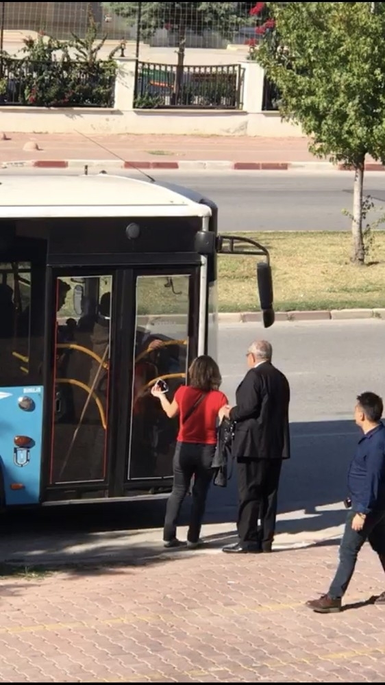 Antalya Büyükşehir Gaziyi Araçtan İndiren Şoförü Affetmedi
