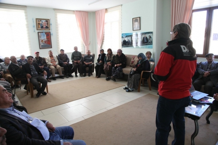 Koca Çınar’da Deprem Eğitimi
