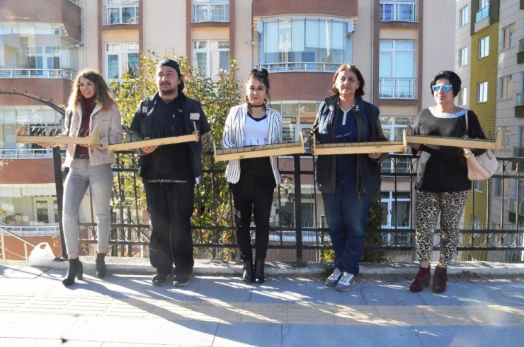 Kastamonu Belediyesi Güvercinlere Besleme Çalışması Gerçekleştirdi