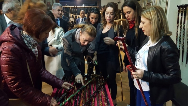Kültür Bakanı Ersoy’un Eşi Pervin Ersoy, Devrek Bastonuna Hayran Kaldı