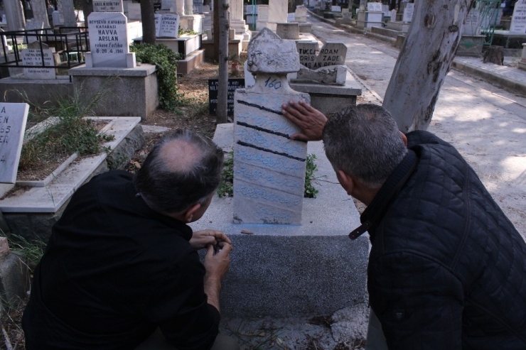 İzmir’de Osmanlı Harfli Yazılar Bulunan 250 Mezar Tespit Edildi