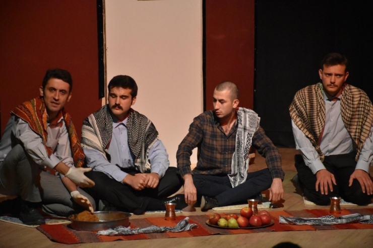 Nusaybin’de Gençler Tiyatro Sahnesinde Buluştu