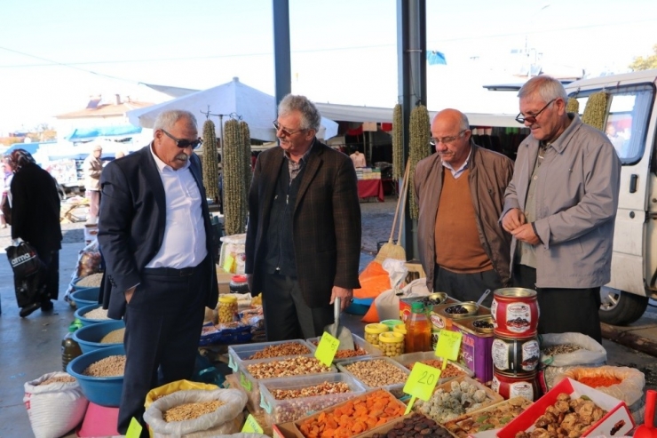 Başkan Karaaslan Uçhisar’da Pazar Esnaflarını Ziyaret Etti