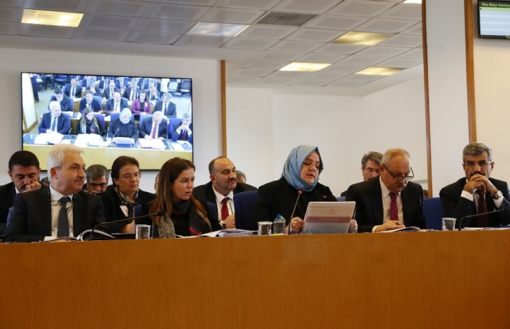 Aile, Çalışma Ve Sosyal Hizmetler Bakanı Zehra Zümrüt Selçuk: "Çocukları Sokakta Çalışmaya Zorlayan Ailelere Yönelik Yapmış Olduğumuz İncelemeler Kapsamında 510 Aileye İlişkin Adli İşlem Başlattık."