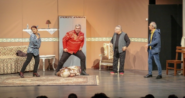 Şehir Tiyatrosu ‘Entrikalı Dolap Komedyası’nı Seyirciyle Buluşturuyor