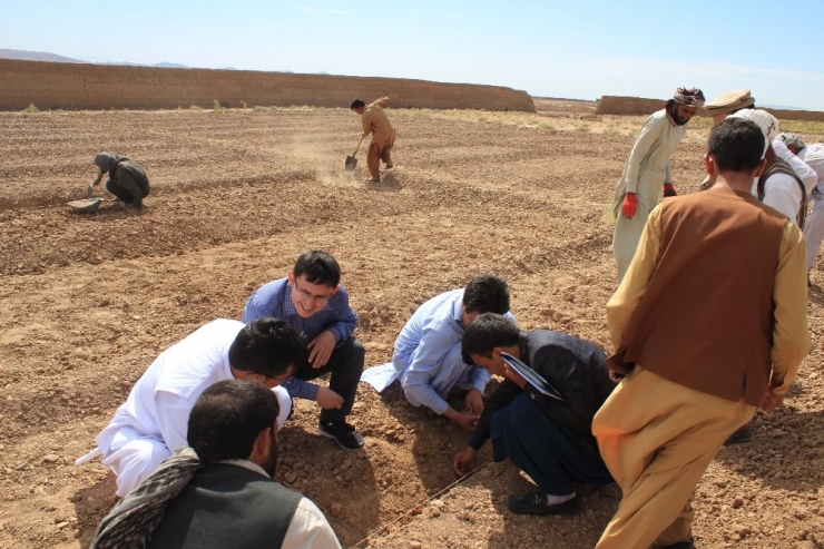 Tika’dan Afganistanlı Çiftçilere Destek