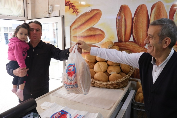 Kocaeli’de 1 Liraya Satılan Ekmeğe Vatandaşlardan Büyük İlgi