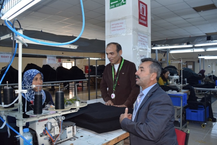 Pazarlar’daki Tekstil Fabrikası, 100 Kişiye İş İmkanı Sağlıyor