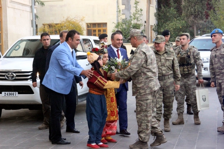 2’nci Ordu Komutanı Orgeneral Temel’e Zeytin Dalı İle Karşılama