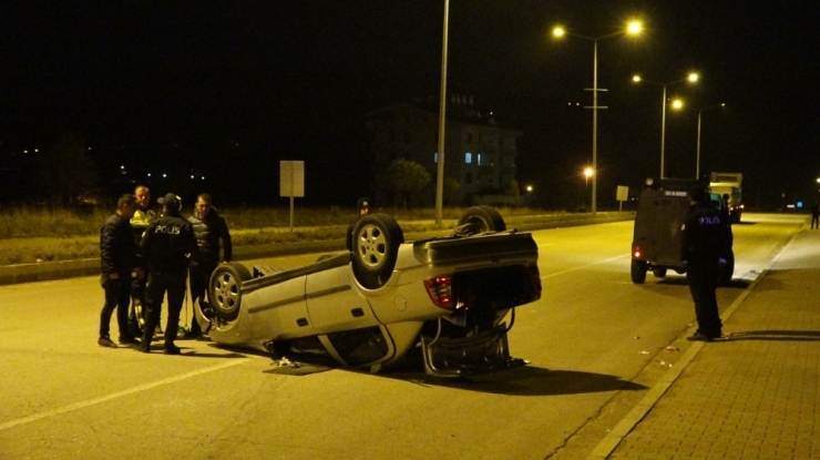 Tunceli-elazığ Karayolunda Otomobil Takla Attı: 3 Yaralı