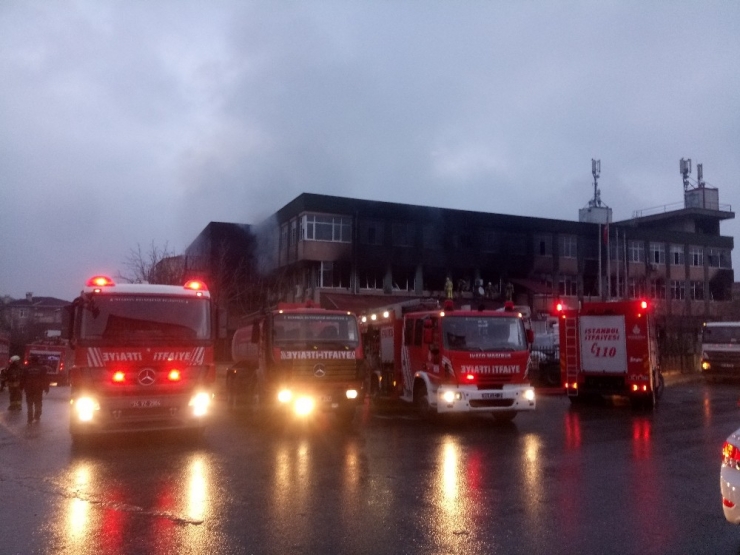 Maltepe’deki Fabrika Yangını Kontrol Altına Alındı