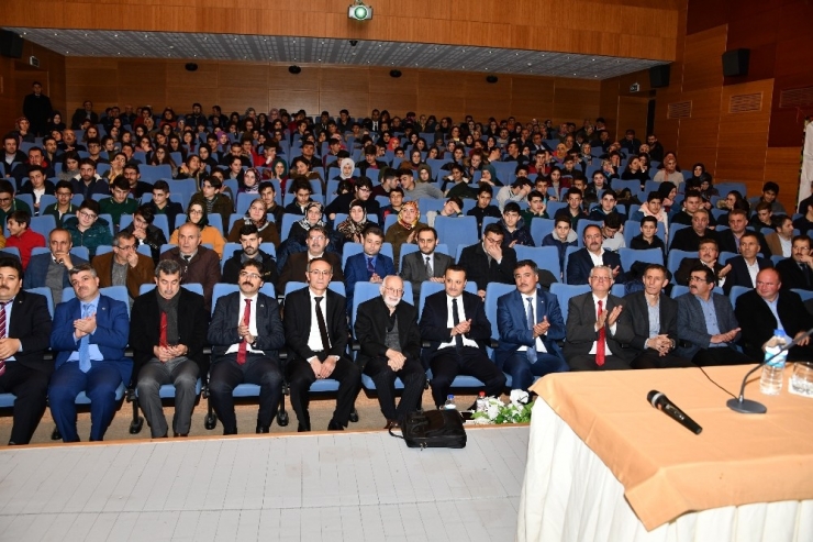 Prof.dr. Tozlu, Nurettin Topçu Ve Eğitim Felsefesini Anlattı